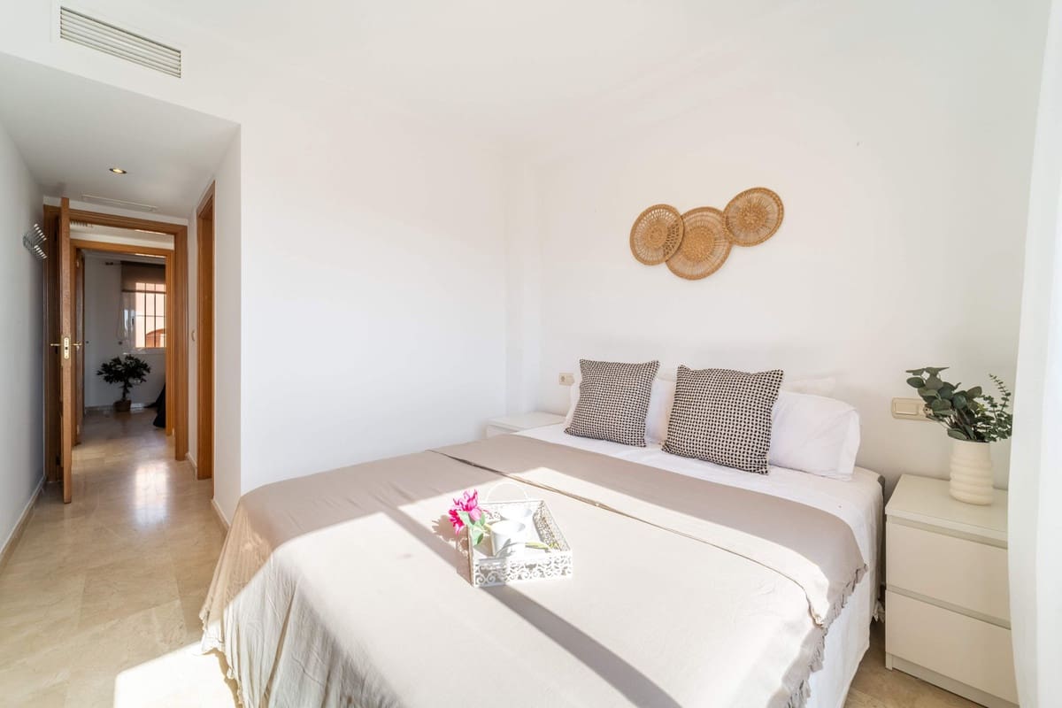 2 soveværelse Lejlighed til salg i Riviera del Sol med swimmingpool - € 310.000 (Ref: 9932222)