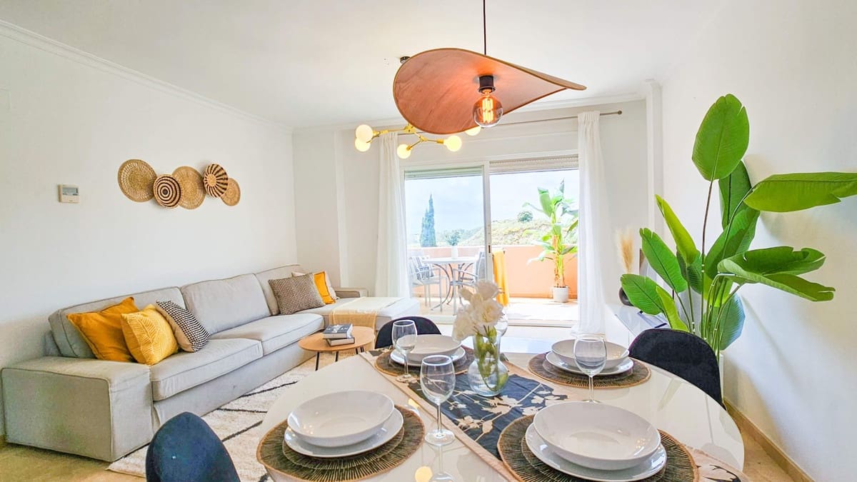 2 soveværelse Lejlighed til salg i Riviera del Sol med swimmingpool - € 310.000 (Ref: 9932222)