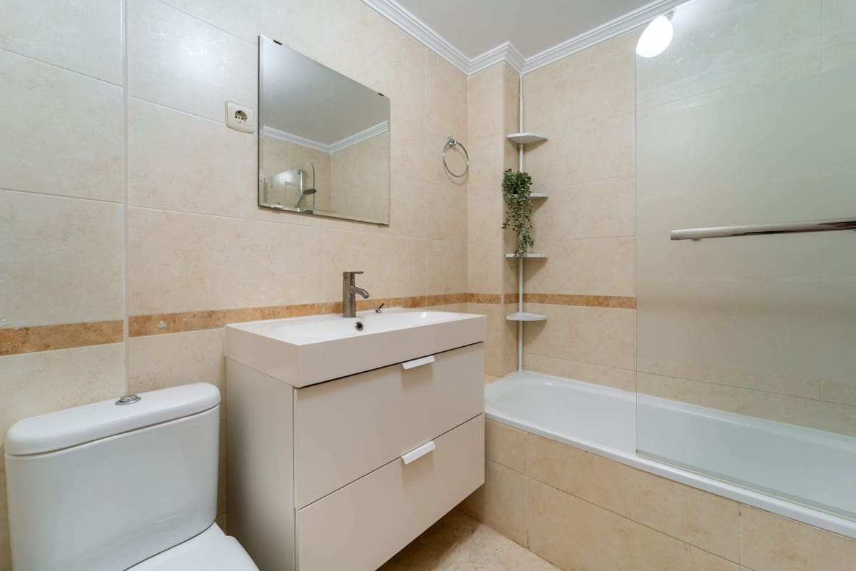 2 soveværelse Lejlighed til salg i Riviera del Sol med swimmingpool - € 310.000 (Ref: 9932222)
