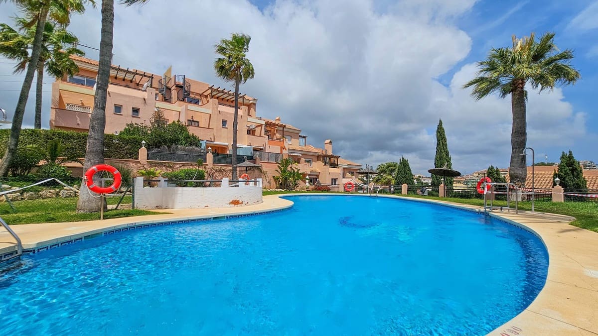 2 soveværelse Lejlighed til salg i Riviera del Sol med swimmingpool - € 310.000 (Ref: 9932222)