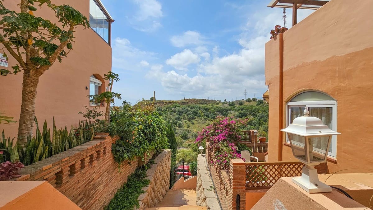 2 soveværelse Lejlighed til salg i Riviera del Sol med swimmingpool - € 310.000 (Ref: 9932222)