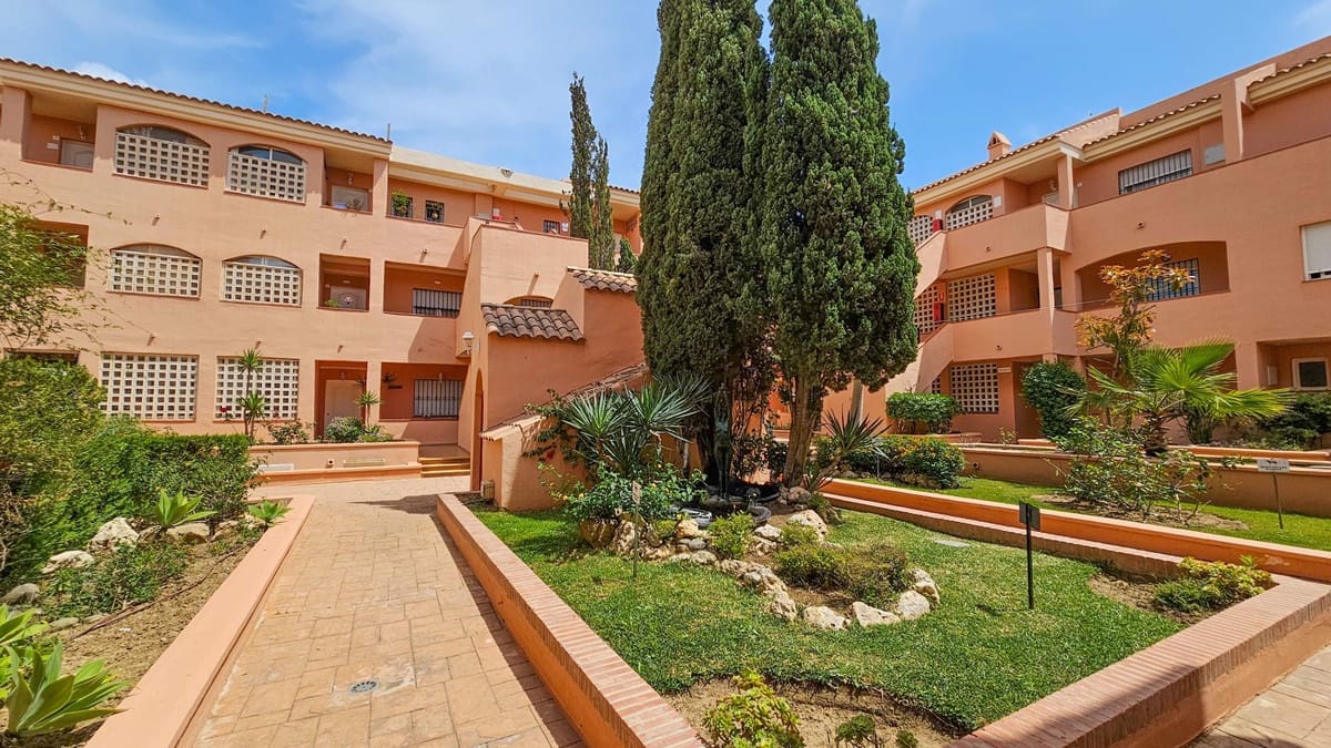 2 soveværelse Lejlighed til salg i Riviera del Sol med swimmingpool - € 310.000 (Ref: 9932222)