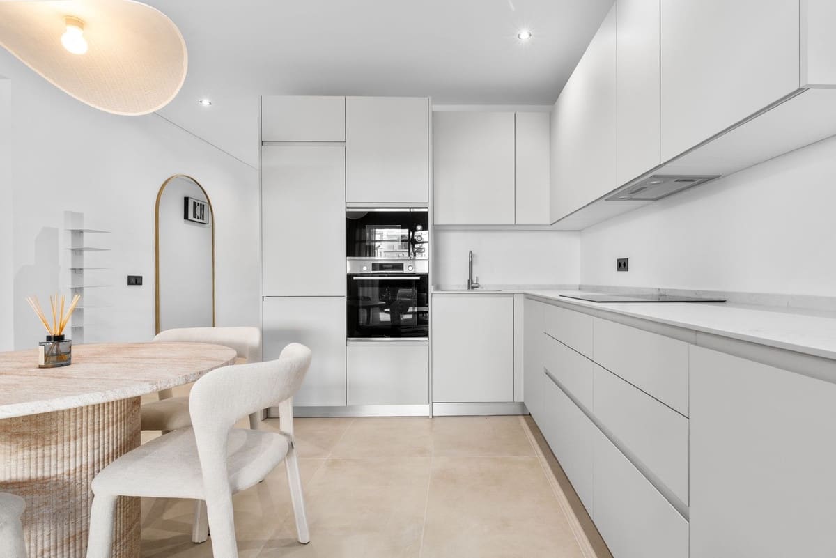 3 bedroom Apartment for sale in Marbella with pool - € 639,000 (Ref: 9952928)