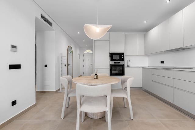3 bedroom Apartment for sale in Marbella with pool - € 639,000 (Ref: 9952928)