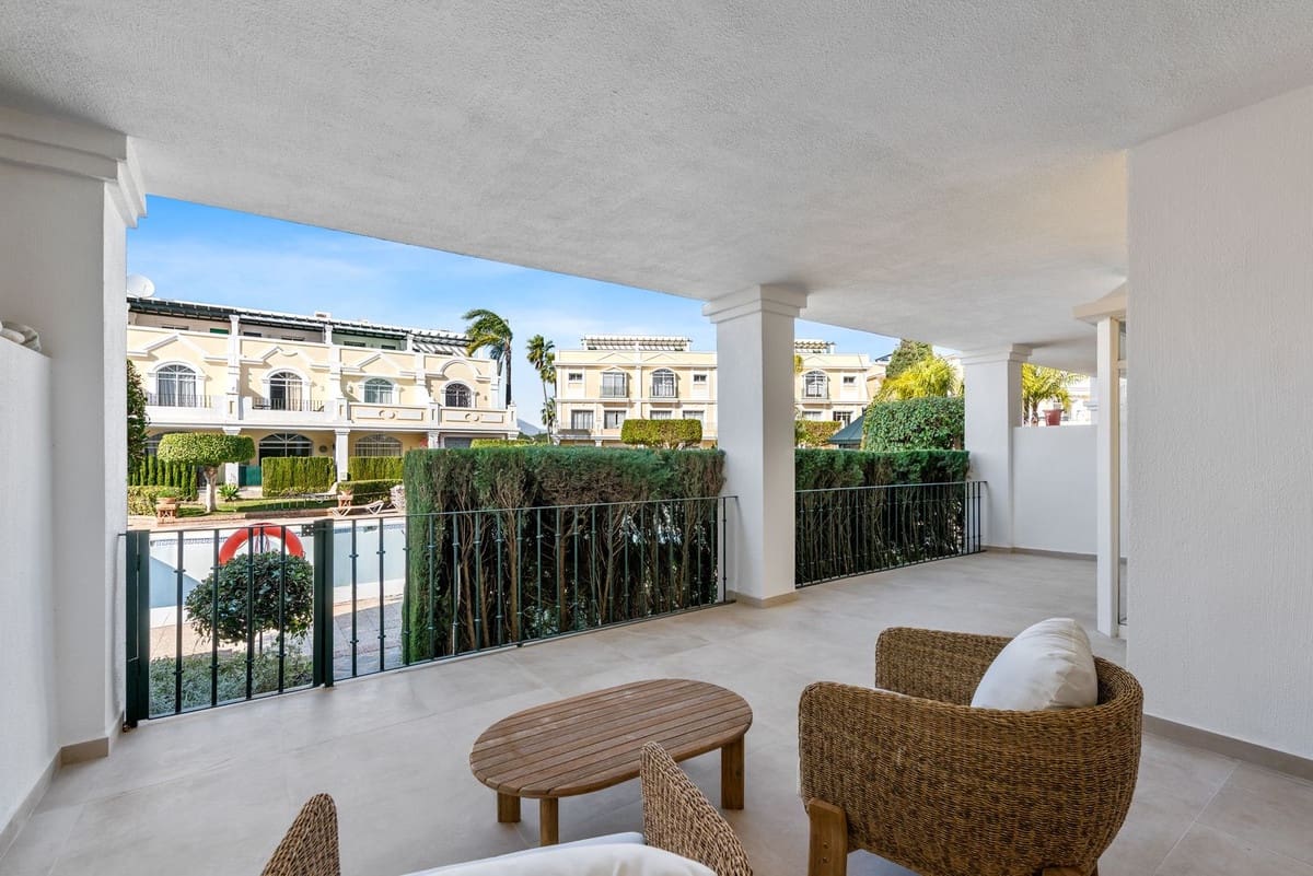 3 bedroom Apartment for sale in Marbella with pool - € 639,000 (Ref: 9952928)