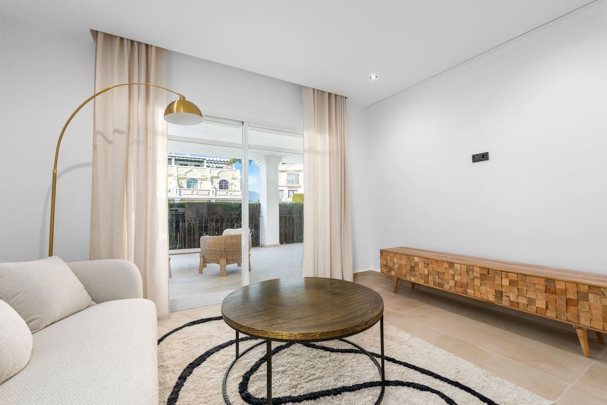 3 bedroom Apartment for sale in Marbella with pool - € 639,000 (Ref: 9952928)
