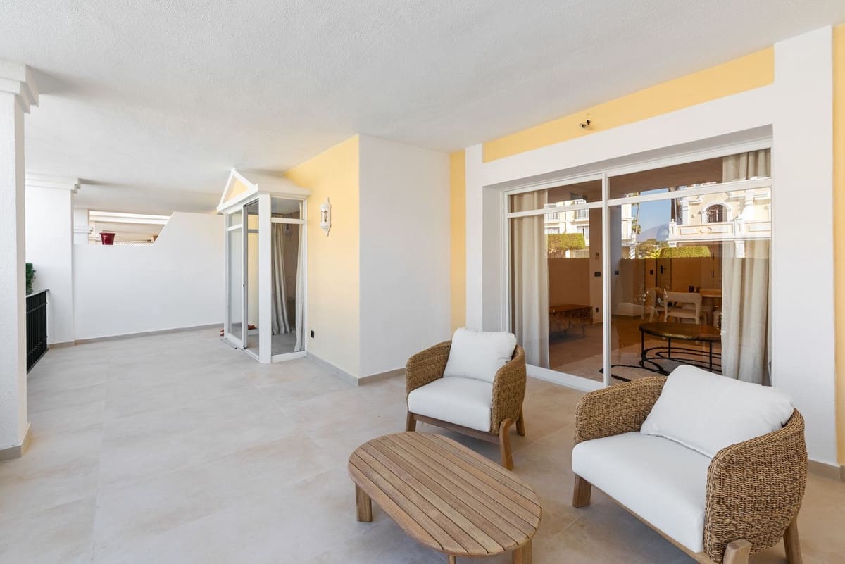 3 bedroom Apartment for sale in Marbella with pool - € 639,000 (Ref: 9952928)