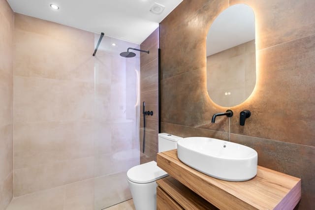 3 bedroom Apartment for sale in Marbella with pool - € 639,000 (Ref: 9952928)