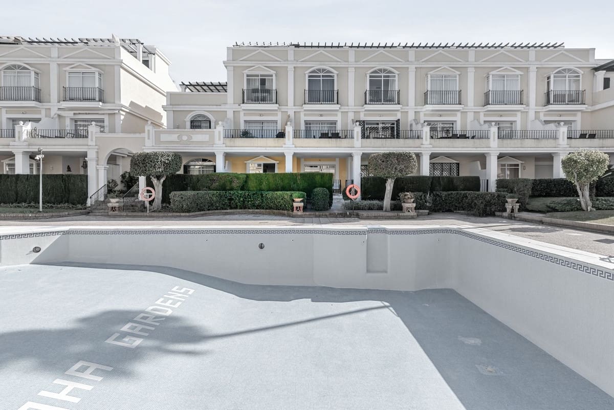 3 bedroom Apartment for sale in Marbella with pool - € 639,000 (Ref: 9952928)