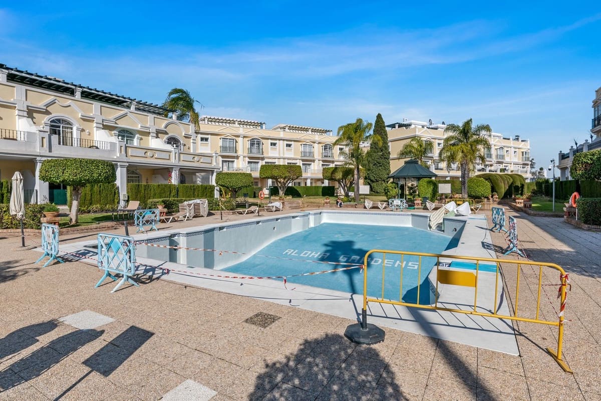 3 bedroom Apartment for sale in Marbella with pool - € 639,000 (Ref: 9952928)