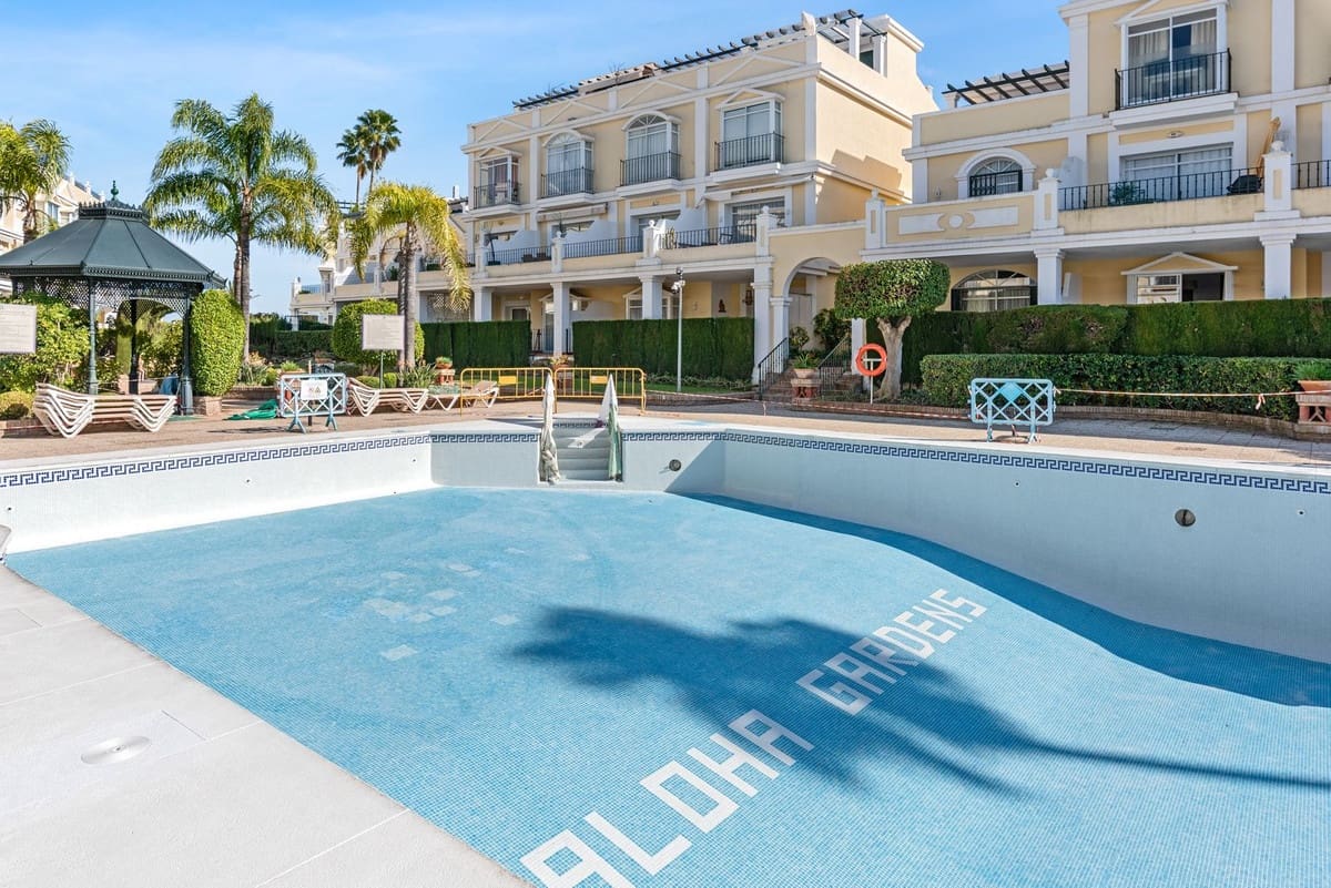 3 bedroom Apartment for sale in Marbella with pool - € 639,000 (Ref: 9952928)