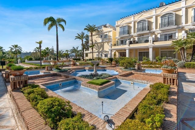 3 bedroom Apartment for sale in Marbella with pool - € 639,000 (Ref: 9952928)