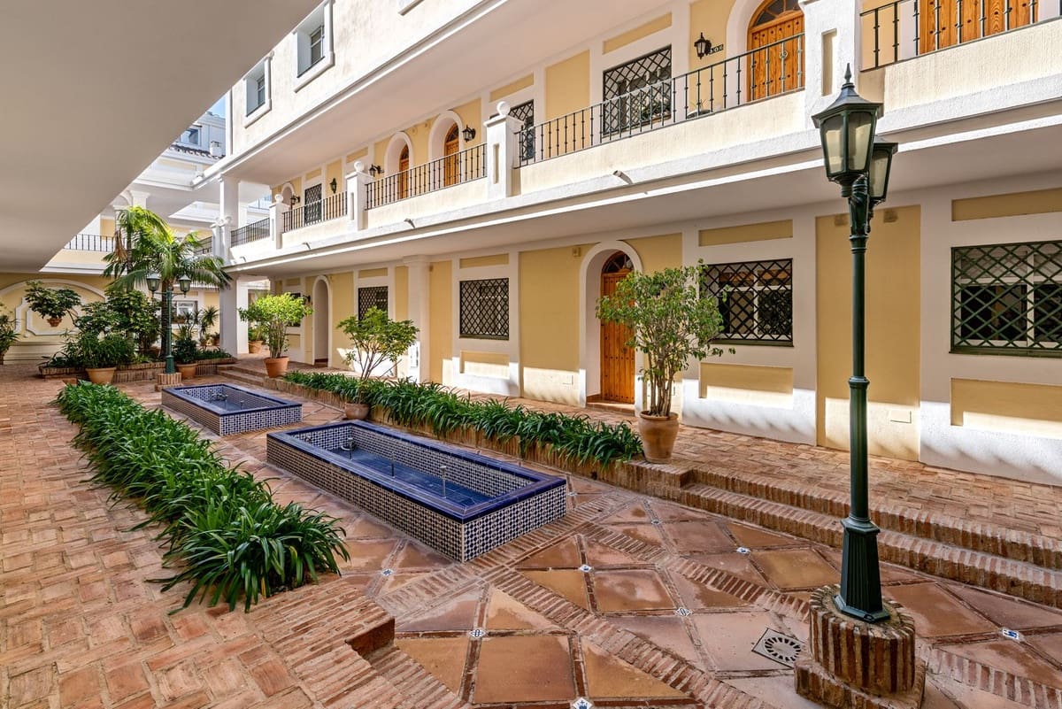 3 bedroom Apartment for sale in Marbella with pool - € 639,000 (Ref: 9952928)