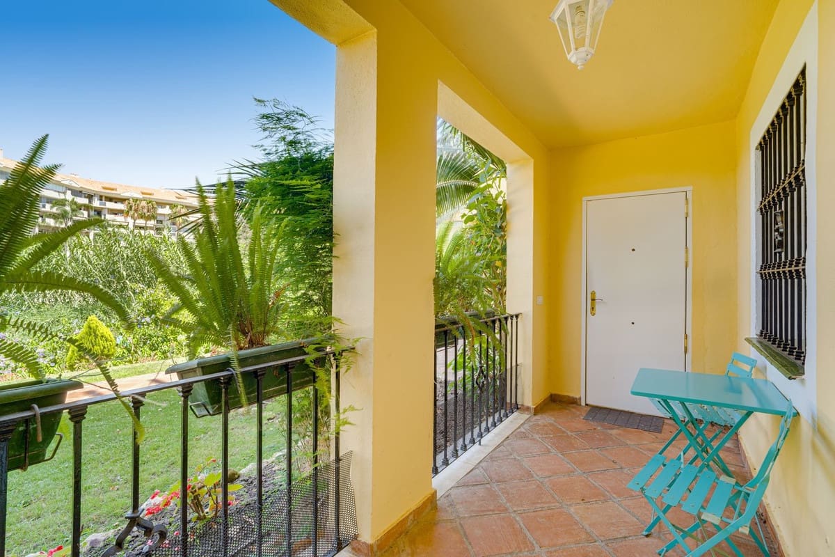 2 bedroom Apartment for sale in Guadalmina with pool - € 449,000 (Ref: 9961237)