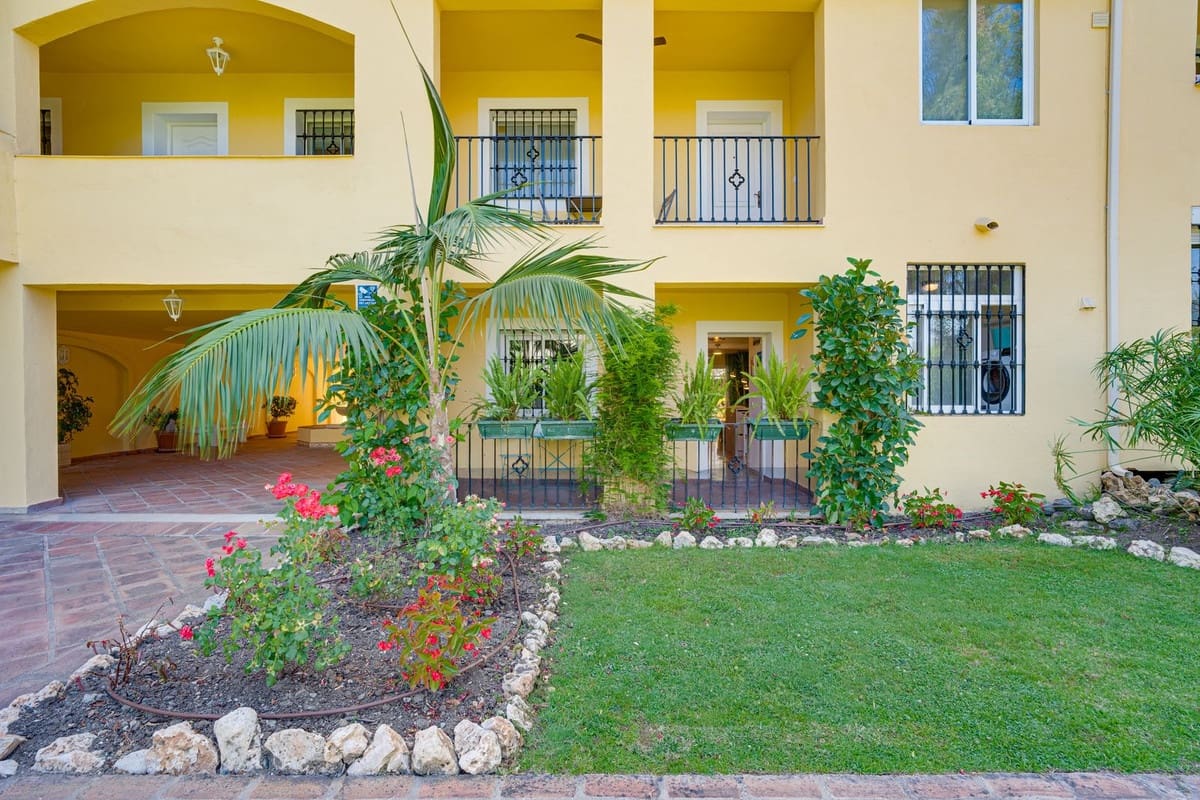 2 bedroom Apartment for sale in Guadalmina with pool - € 449,000 (Ref: 9961237)