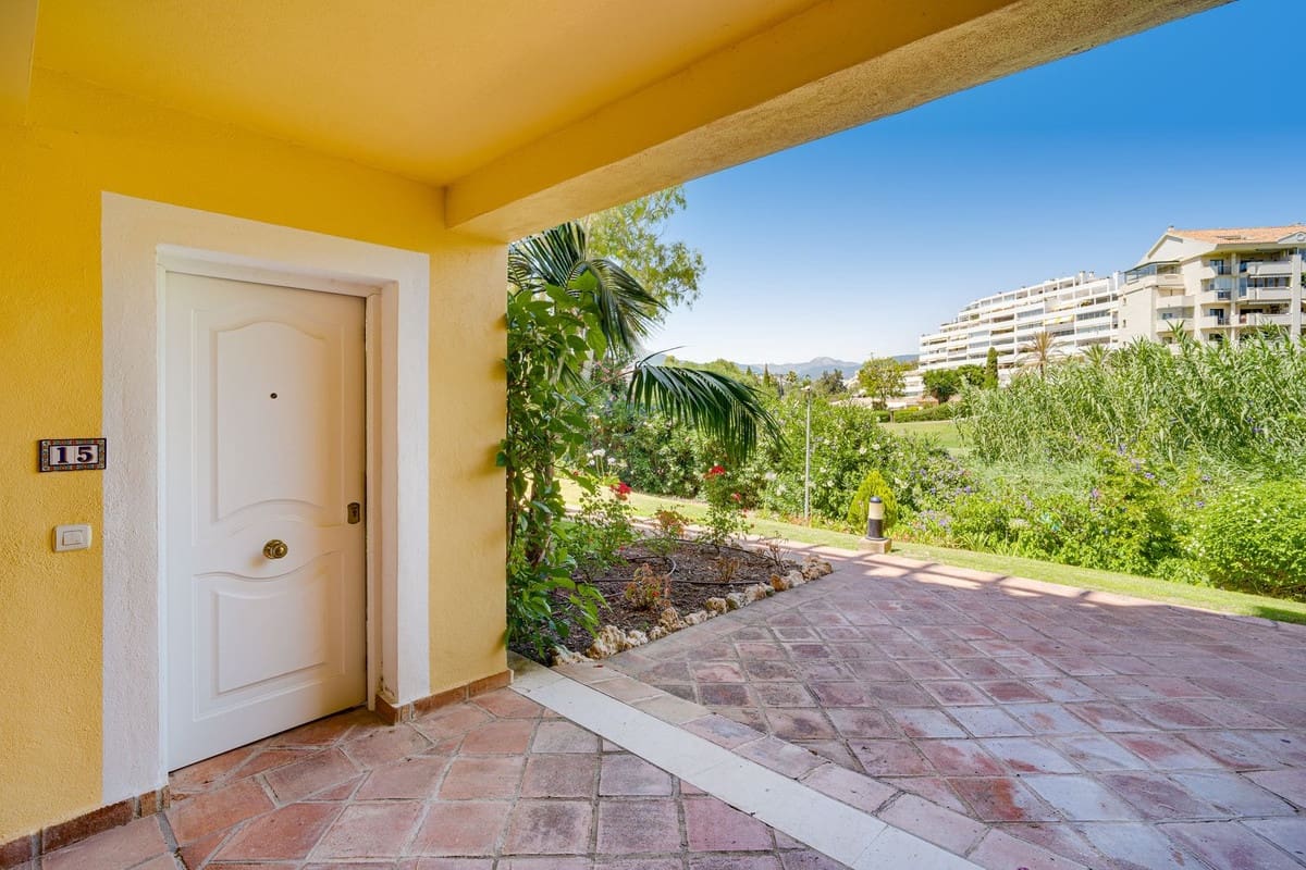 2 bedroom Apartment for sale in Guadalmina with pool - € 449,000 (Ref: 9961237)