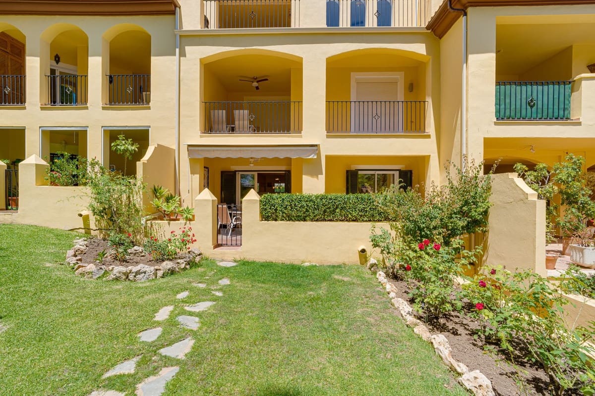 2 bedroom Apartment for sale in Guadalmina with pool - € 449,000 (Ref: 9961237)