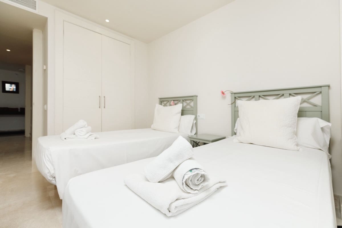 2 chambre Penthouse à vendre à Manilva avec piscine - 420 000 € (Ref: 9978003)