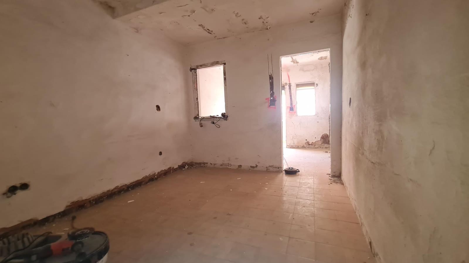 3 bedroom Townhouse for sale in La Linea de la Concepcion - € 130,000 (Ref: 8847744)