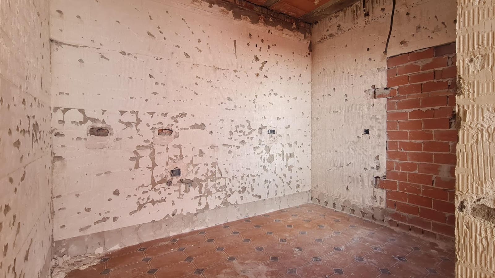3 bedroom Townhouse for sale in La Linea de la Concepcion - € 130,000 (Ref: 8847744)