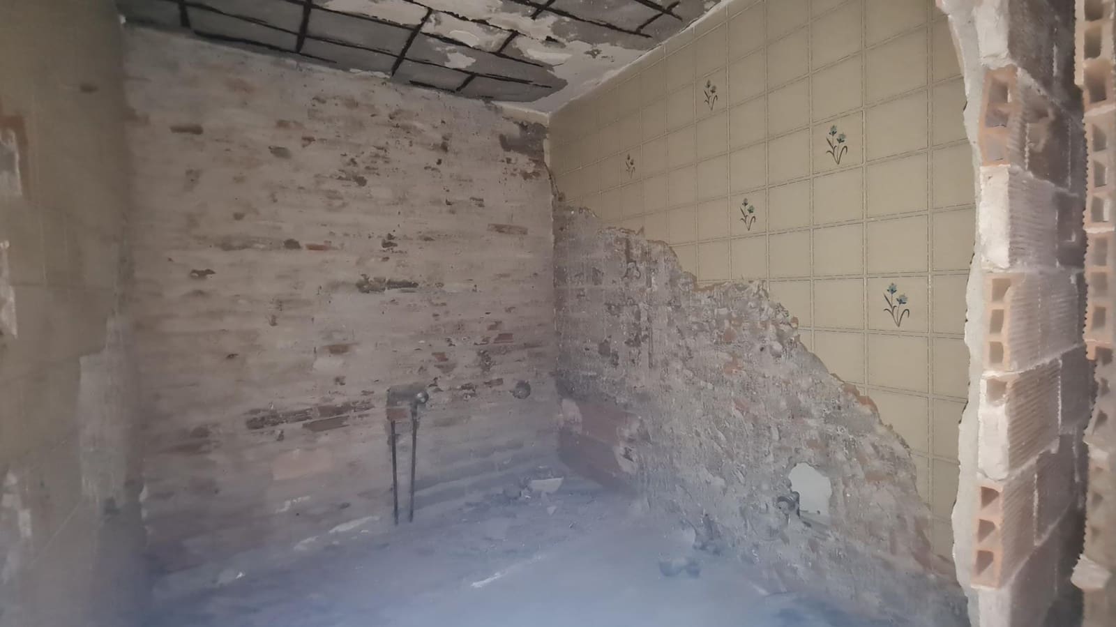 3 bedroom Townhouse for sale in La Linea de la Concepcion - € 130,000 (Ref: 8847744)