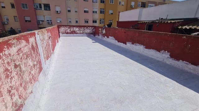 3 makuuhuone Omakotitalo myytävänä paikassa La Línea de la Concepción - 130 000 € (Ref: 8847744)