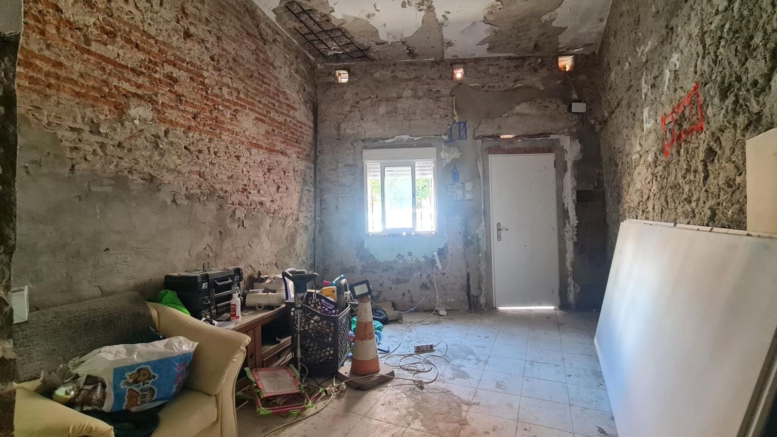 3 bedroom Townhouse for sale in La Linea de la Concepcion - € 130,000 (Ref: 8847744)