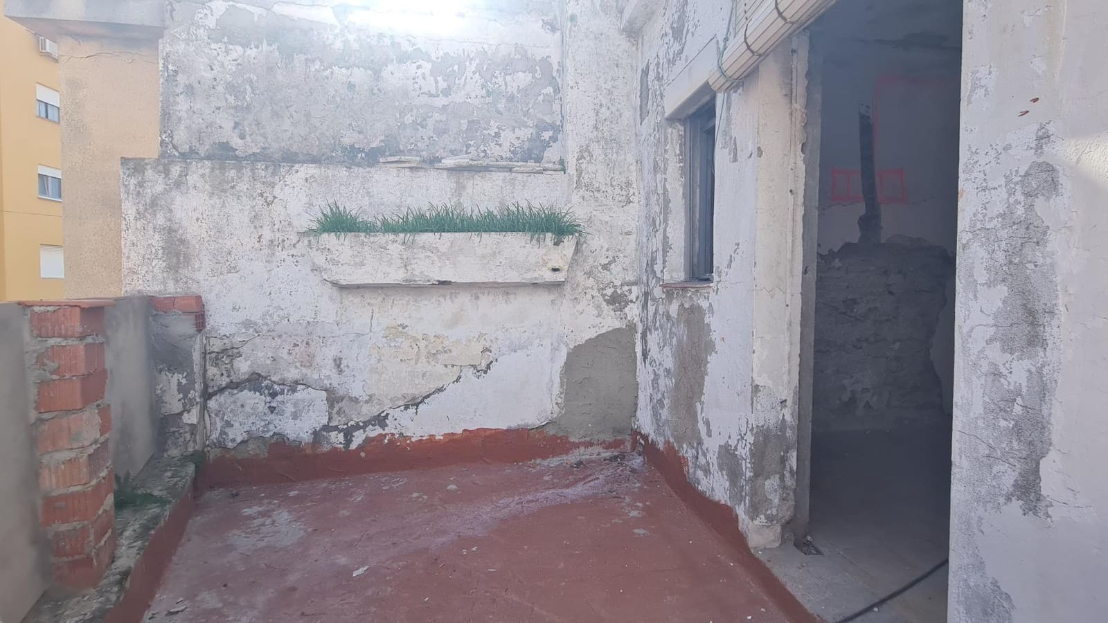 3 bedroom Townhouse for sale in La Linea de la Concepcion - € 130,000 (Ref: 8847744)