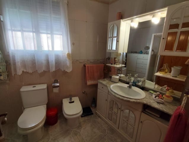 3 soveværelse Semi-Rækkehus til salg i La Línea de la Concepción med garage - € 230.000 (Ref: 9051234)