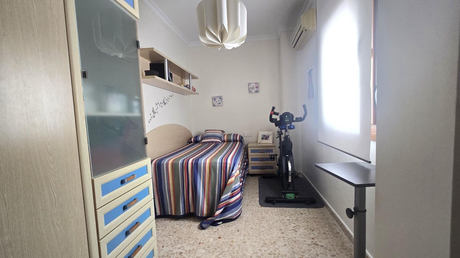 4 soveværelse Rækkehus til salg i La Linea de la Concepcion med garage - € 260.000 (Ref: 9228756)