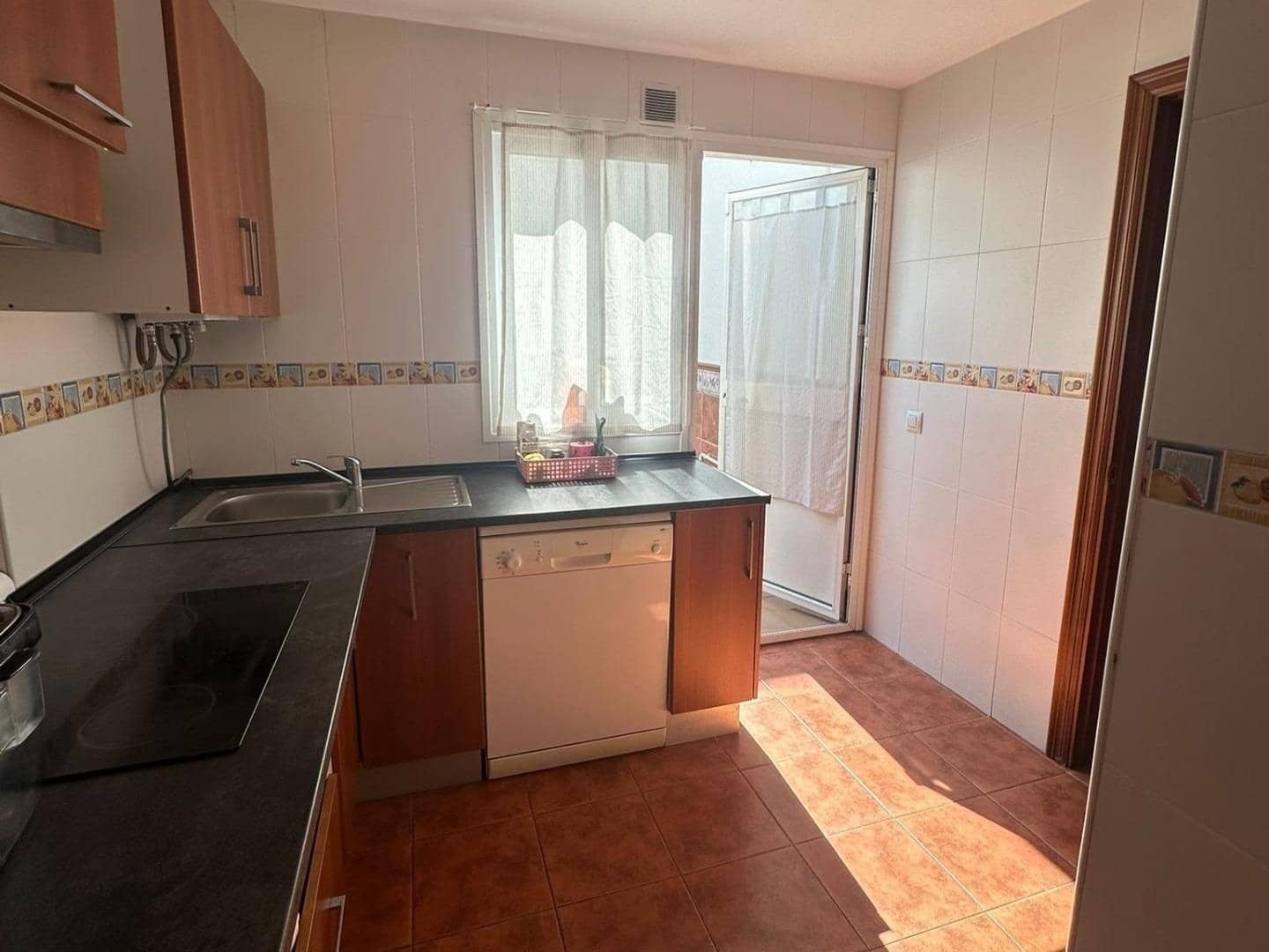 3 slaapkamer Rijtjeshuis te koop in La Linea de la Concepcion met garage - € 255.500 (Ref: 9262807)