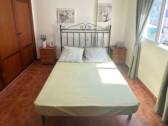3 slaapkamer Rijtjeshuis te koop in La Línea de la Concepción met garage - € 255.500 (Ref: 9262807)