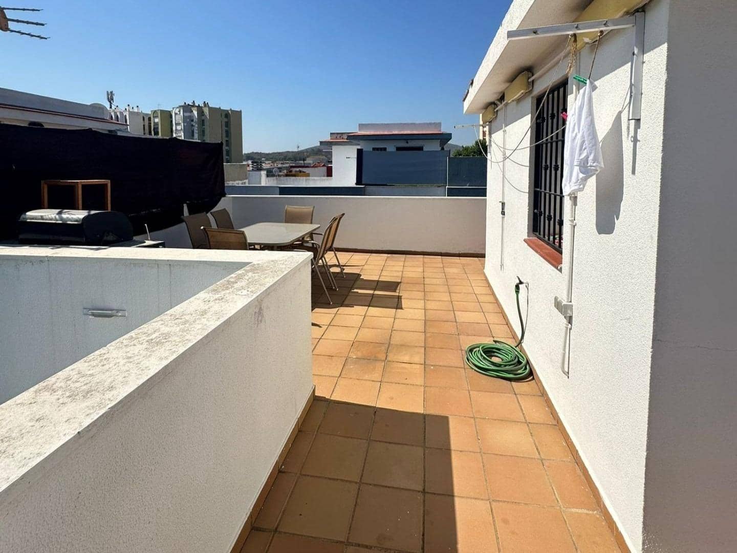 3 slaapkamer Rijtjeshuis te koop in La Linea de la Concepcion met garage - € 255.500 (Ref: 9262807)