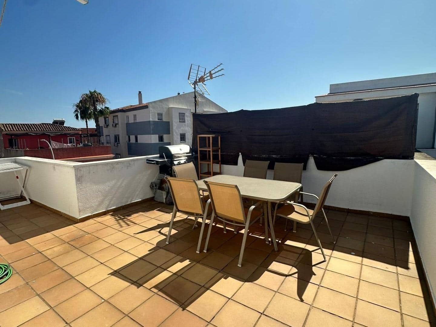 3 slaapkamer Rijtjeshuis te koop in La Linea de la Concepcion met garage - € 255.500 (Ref: 9262807)