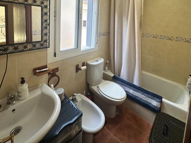 3 slaapkamer Rijtjeshuis te koop in La Línea de la Concepción met garage - € 255.500 (Ref: 9262807)