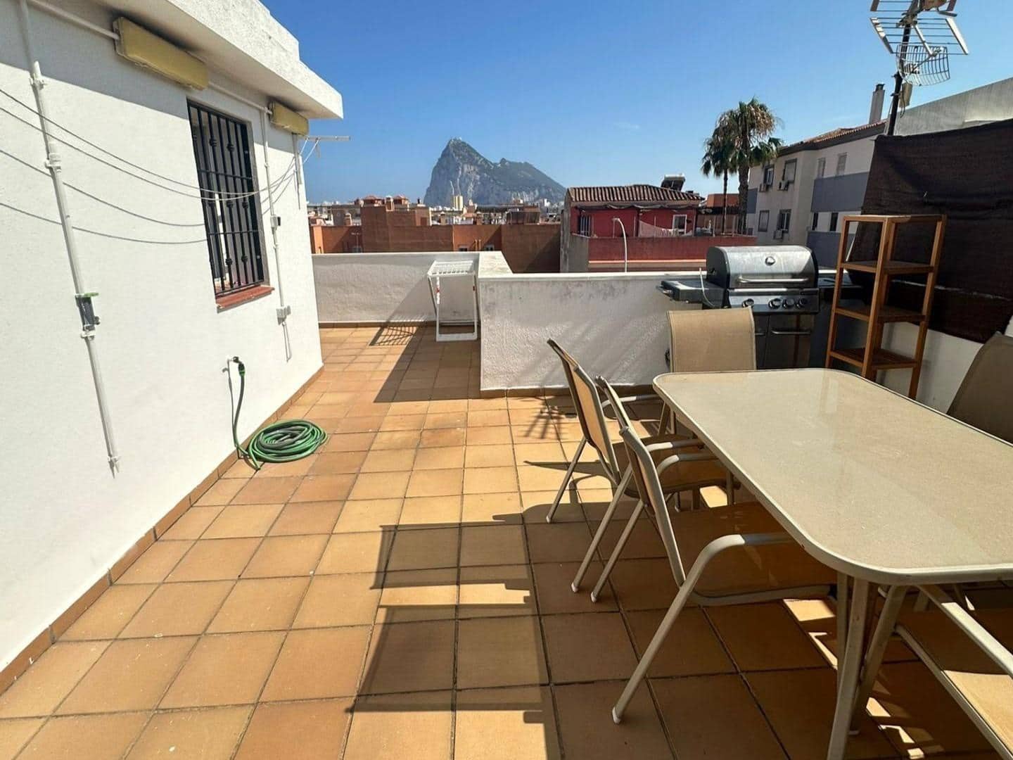 3 slaapkamer Rijtjeshuis te koop in La Linea de la Concepcion met garage - € 255.500 (Ref: 9262807)