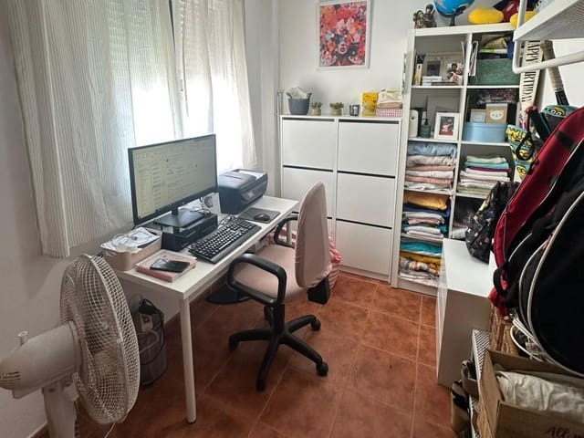 3 slaapkamer Rijtjeshuis te koop in La Línea de la Concepción met garage - € 255.500 (Ref: 9262807)