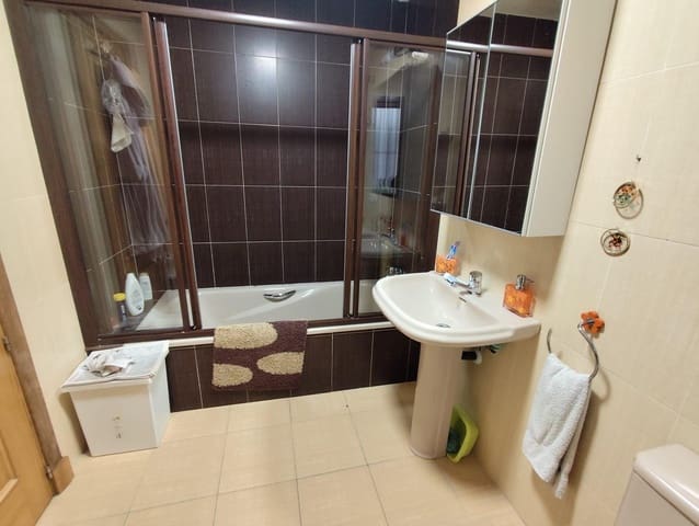 2 bedroom Flat for sale in La Línea de la Concepción - € 190,000 (Ref: 9438361)