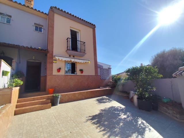 3 soverom Kjedet enebolig til salgs i La Línea de la Concepción med svømmebasseng - € 288 000 (Ref: 9533962)