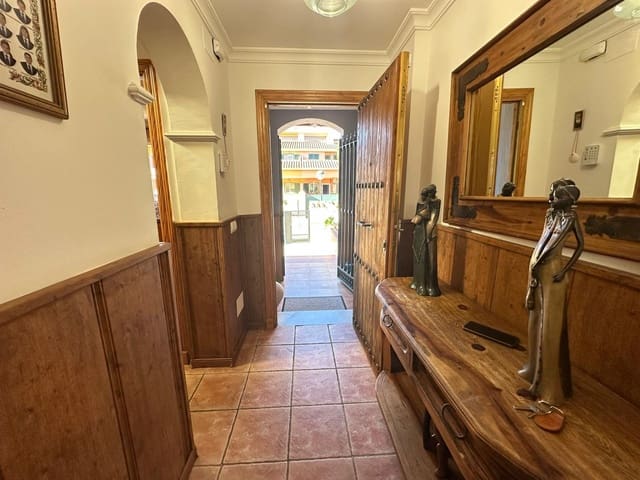 3 soverom Kjedet enebolig til salgs i La Línea de la Concepción med svømmebasseng - € 288 000 (Ref: 9533962)