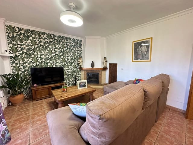 3 soverom Kjedet enebolig til salgs i La Línea de la Concepción med svømmebasseng - € 288 000 (Ref: 9533962)