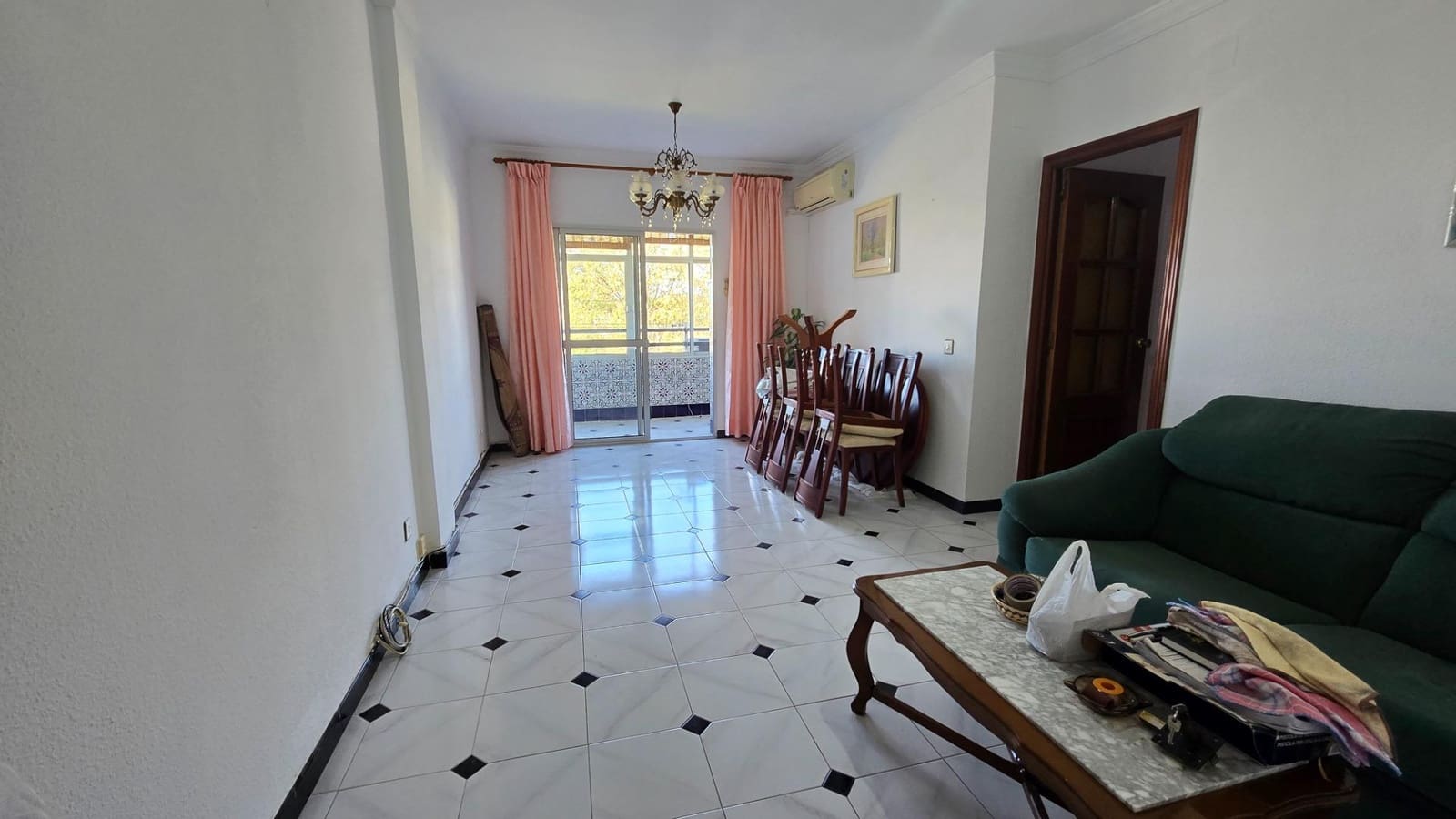 3 bedroom Flat for sale in La Linea de la Concepcion - € 138,500 (Ref: 9605200)