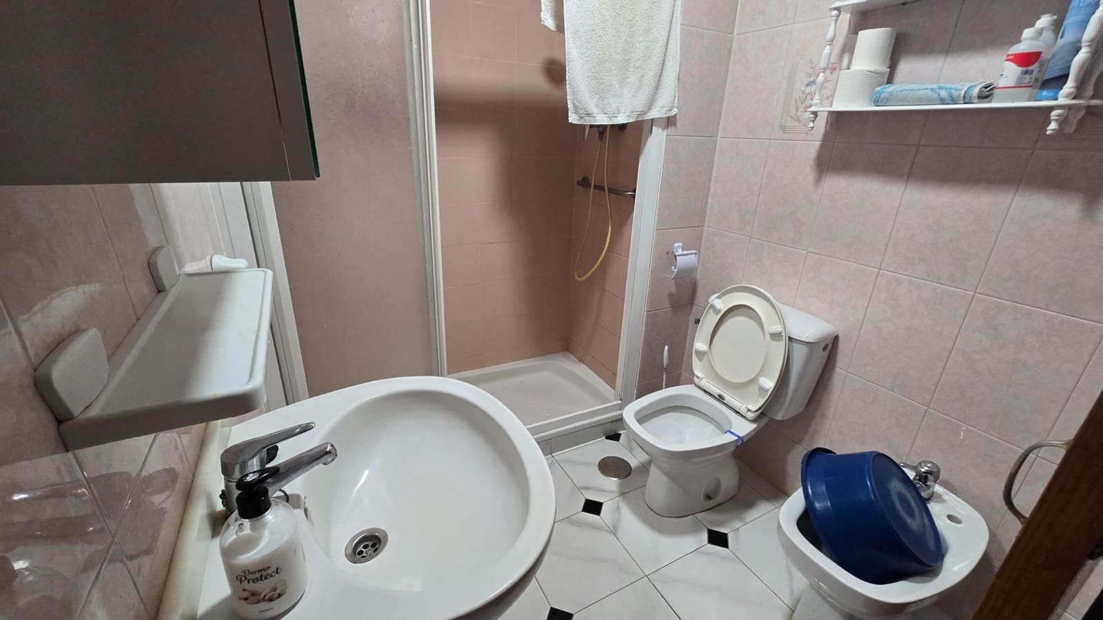 3 bedroom Flat for sale in La Linea de la Concepcion - € 138,500 (Ref: 9605200)