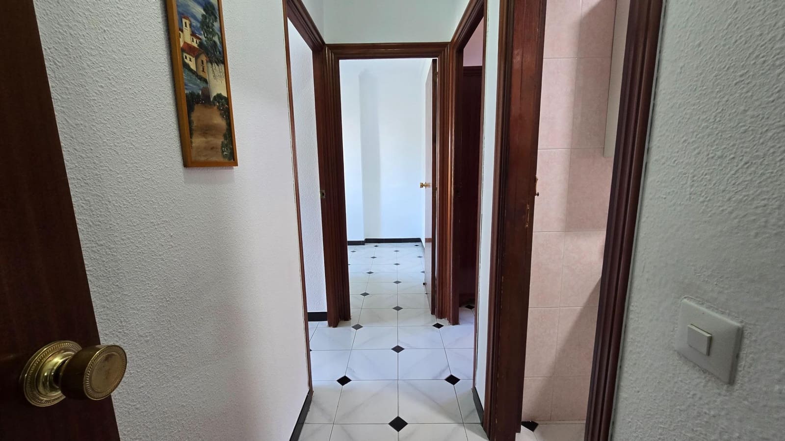 3 bedroom Flat for sale in La Linea de la Concepcion - € 138,500 (Ref: 9605200)