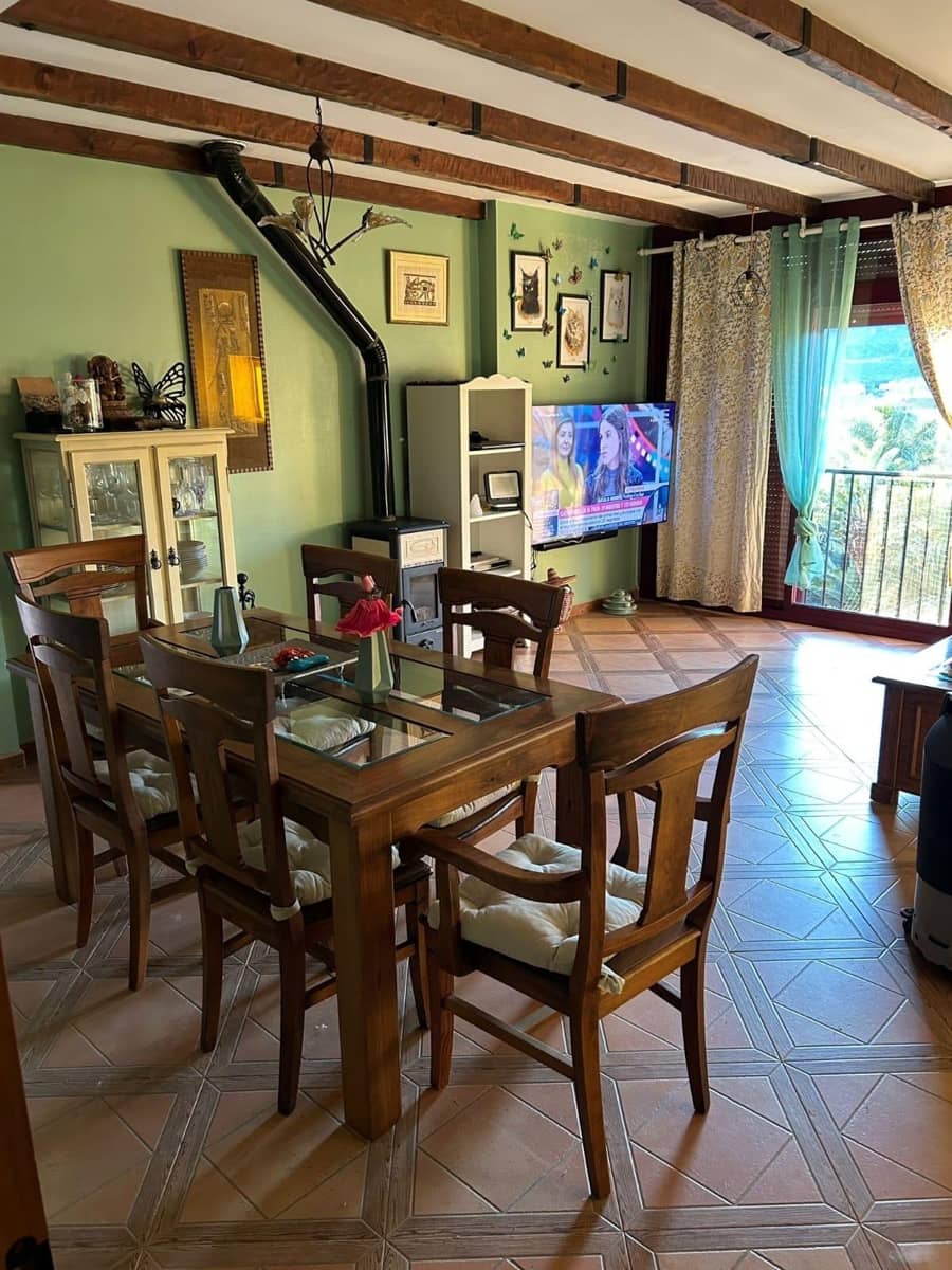 4 sypialnia Dom szeregowy na sprzedaż w La Linea de la Concepcion z basenem - 365 000 € (Ref: 9652217)