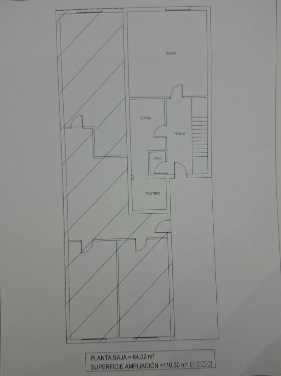 4 sypialnia Dom szeregowy na sprzedaż w La Linea de la Concepcion z basenem - 365 000 € (Ref: 9652217)