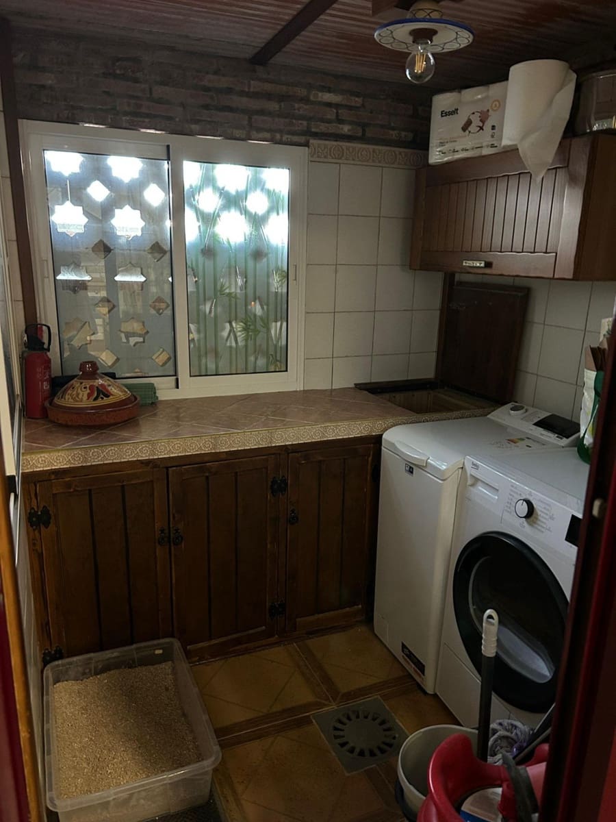 4 sypialnia Dom szeregowy na sprzedaż w La Linea de la Concepcion z basenem - 365 000 € (Ref: 9652217)