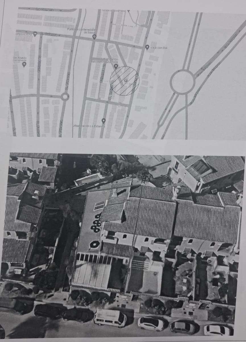 4 sypialnia Dom szeregowy na sprzedaż w La Linea de la Concepcion z basenem - 365 000 € (Ref: 9652217)