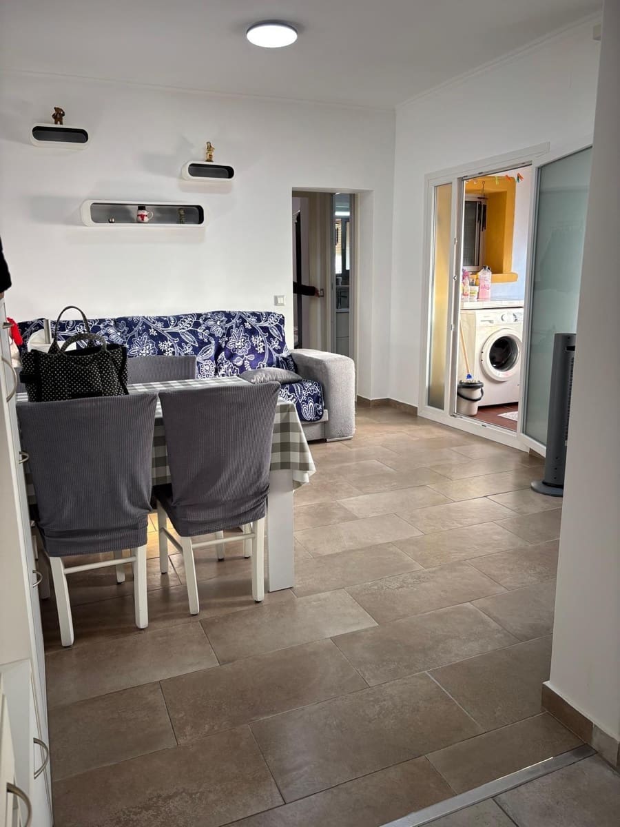 2 bedroom Flat for sale in Algeciras - € 99,000 (Ref: 9674477)