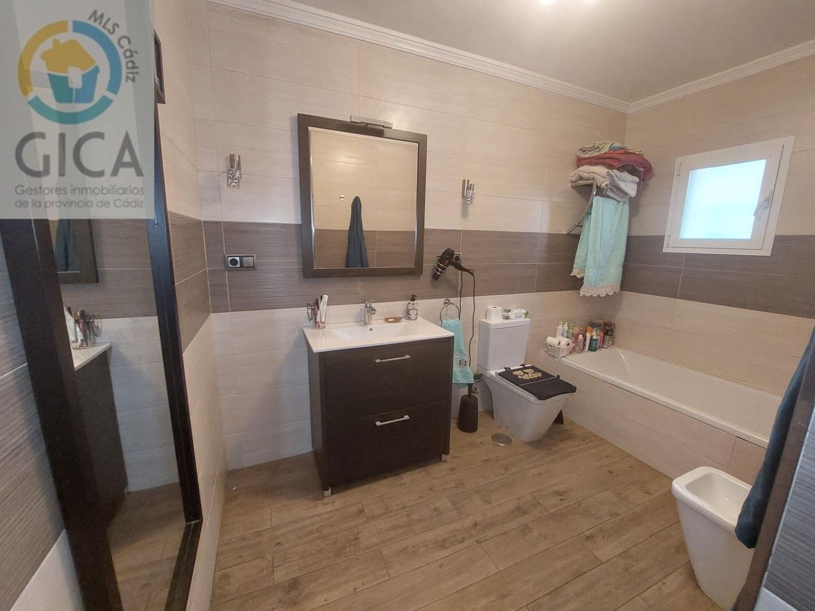 3 chambre Villa/Maison à vendre à Algeciras avec garage - 329 990 € (Ref: 9674481)